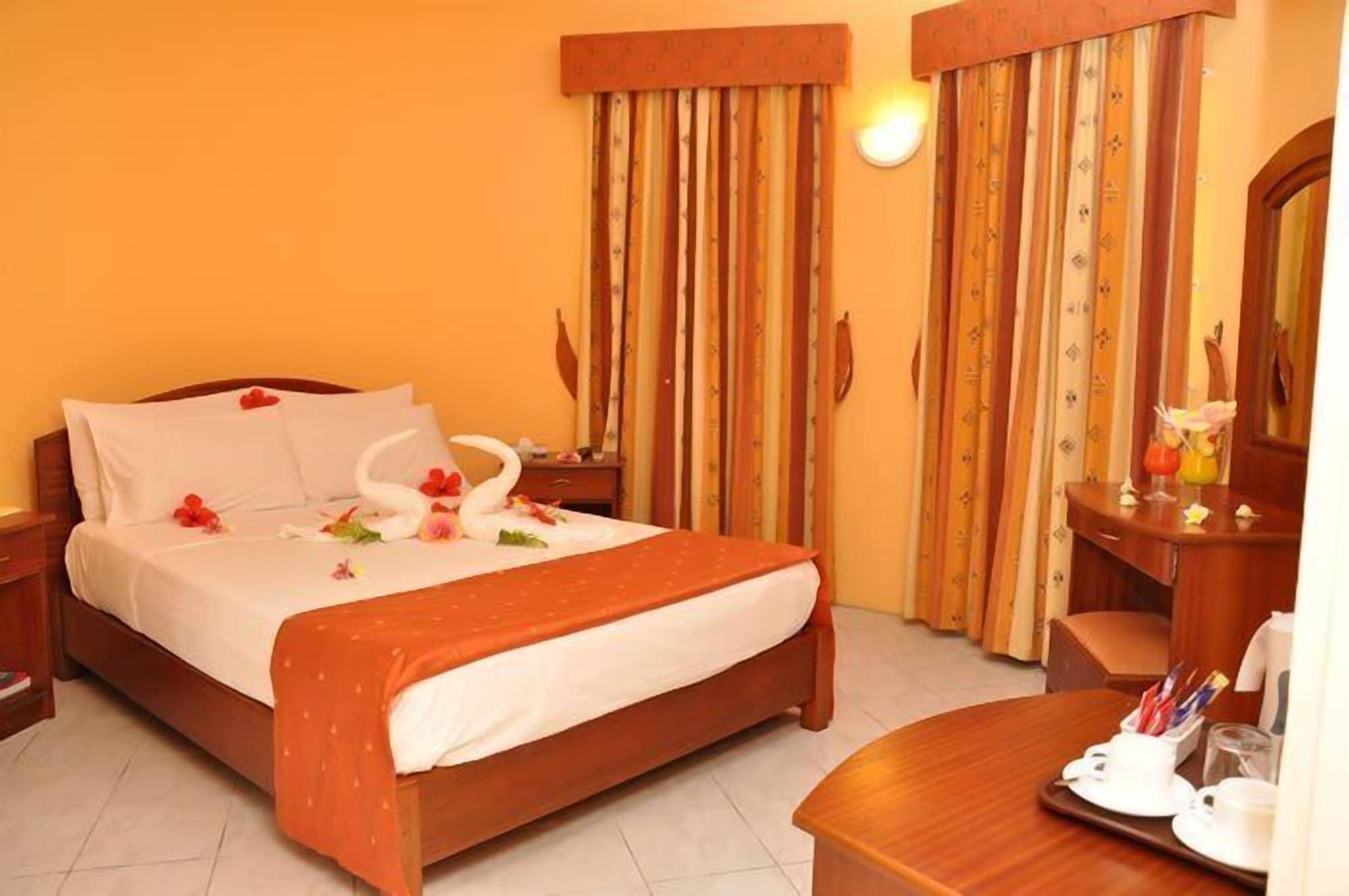 Gold Beach Resort Flic en Flac Экстерьер фото