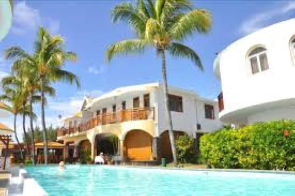 Gold Beach Resort Flic en Flac Экстерьер фото