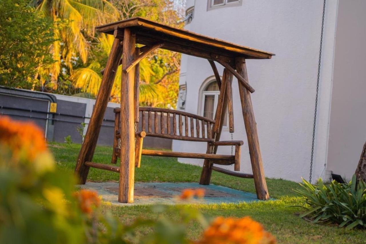 Gold Beach Resort Flic en Flac Экстерьер фото