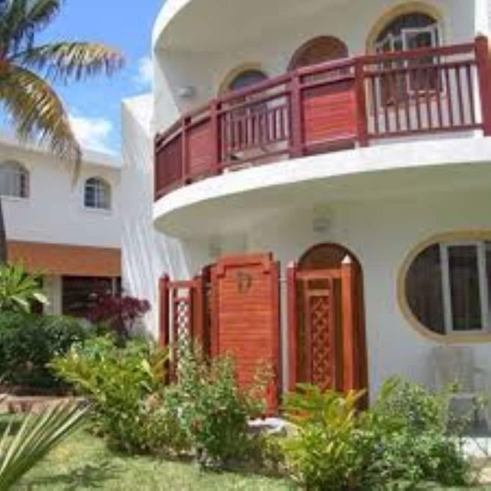 Gold Beach Resort Flic en Flac Экстерьер фото