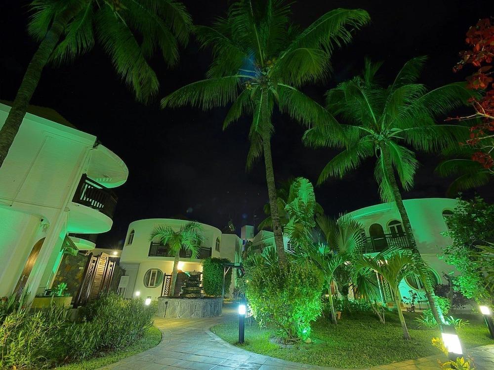 Gold Beach Resort Flic en Flac Экстерьер фото
